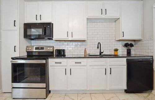 Charming Yellow Door House Steps from OU - Photo 6