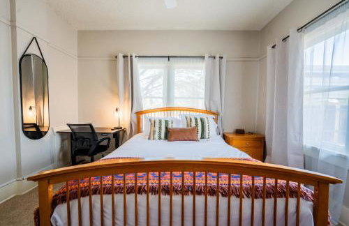 Work Desk- FirePit-Pool-Steps to UofA - Foto 9