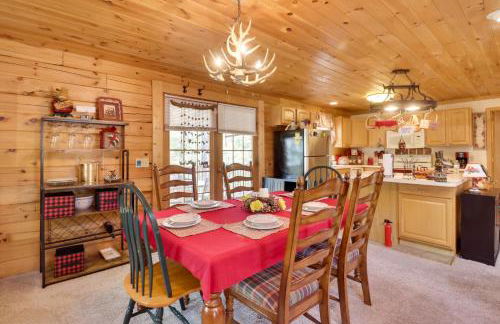 Virginia Mountain Cabin with Decks and Fireplaces - Foto 2