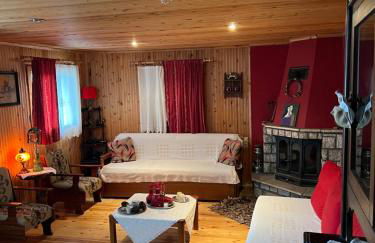 Traditional Wooden Apartment - Photo 9