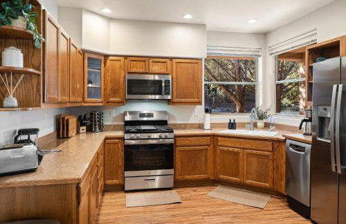 LUX Sedona Retreat - Hot tub & Game room - Foto 19