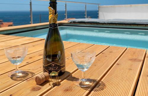 Luxury Seafront Villa with Rooftop Pool & Stunning Sea Views - Foto 20