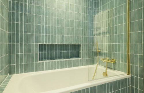 Garden Suite Suresnes 5 persons 2 BR near La Defense - Foto 27