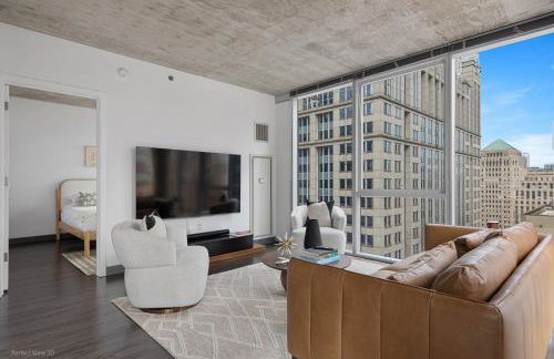Linea Luxury Living with Indoor Pool and Rooftop Views in The Loop - Photo 33