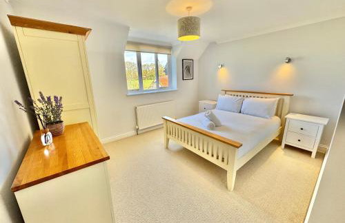 Stunning 7 Bedroom Escape Near New Forest and Beach - Large Garden - Serene Setting - Sleeps 14 - Foto 39