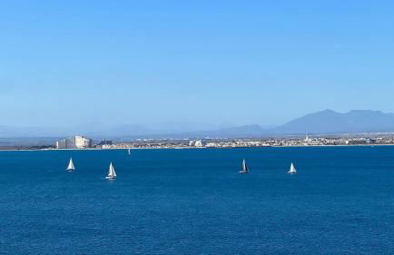 Precioso apartamento con vistas espectaculares de la Bahia Roses AV-48 - Foto 2