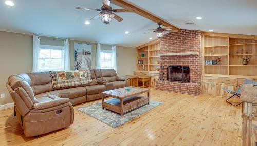 Quiet Marion Getaway with Fireplace! - Foto 2