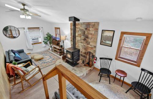 River Access Cabin with Hot Tub, Fire Pit, & WiFi! - Foto 29