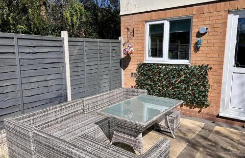 Brand New 2 Bed House - Sleeps 4 - Free Parking - Near HS2 & Drayton Manor - Foto 9