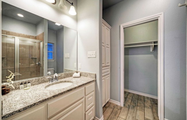 Group Getaway w/ Pool, Boat Dock 2 Homes Laguna Village Retreat by Avantstay - Foto 16