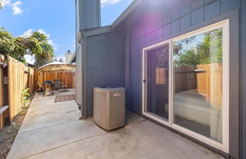 Modern Downtown Escape Sleeps 10 - Foto 3