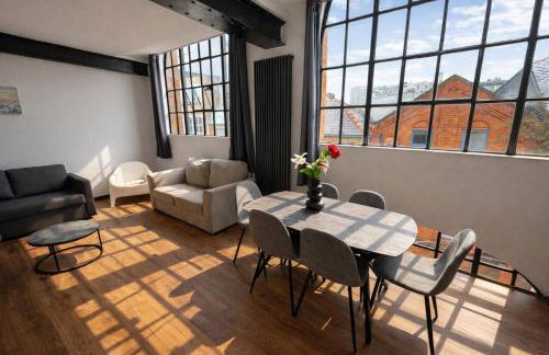 Central Apt With Balcony - Walk to Bars & Stations - Foto 8