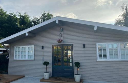 Unique one bedroom guest house with free parking - Photo 7