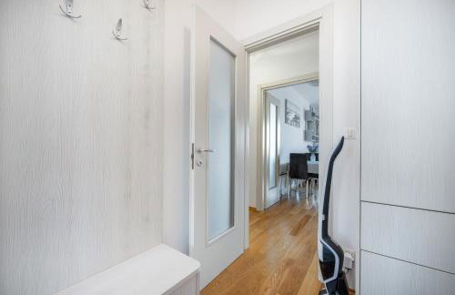 Apartment Away - Photo 18