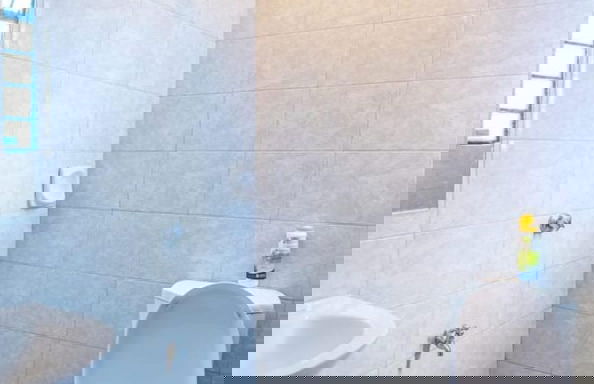 Lux Suites Cavendish Transit Apartments - Photo 14