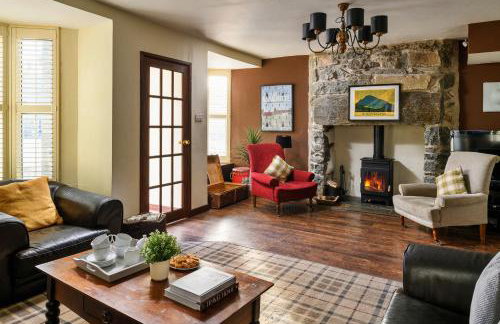 Finest Retreats - Awelon - Large Cottage to sleep 10 with Hot Tub - Foto 1