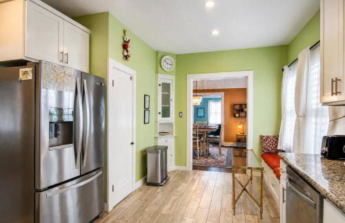 Charming home with pool, enclosed yard, patio & great Woodlawn Lake location - Foto 53