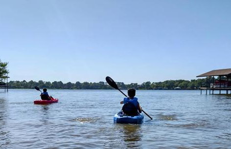 Lakefront Retreat Sleeps 15 Starlink Internet - Foto 28