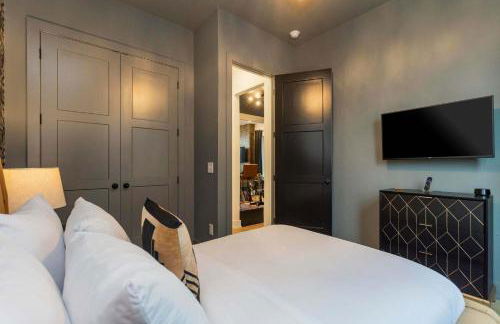 Rooftop Deck Hot Tub Fire pit Sleeps 10 - Foto 30