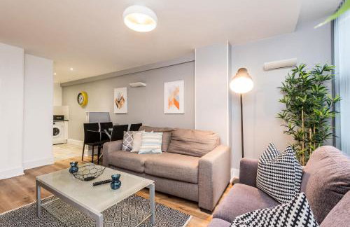 Liverpool City Centre with Free Parking - Sleeps 6! - Photo 1
