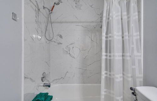 Peaceful Luxury 3 beds*Lake*Kitchen*LaundryMetro - Foto 40