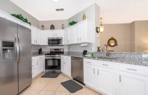 Newly Renovated Close to Disney w Private Pool - Foto 30