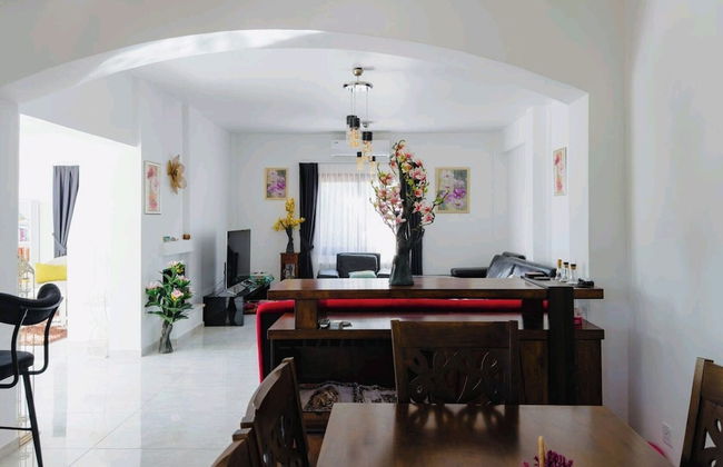 Villa for 9 Guests, Pool, Parking, Walk to Beach - Foto 2