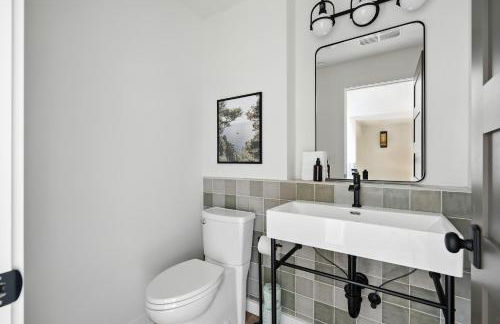 Kerns 6BR - New Spanish Style Group Stay - Photo 31