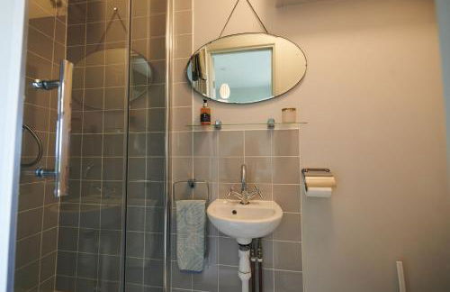 Brofallen - spacious holiday cottage with sea views and enclosed garden - Photo 25