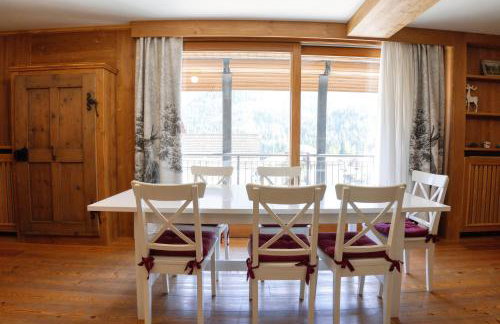 Dolomites Mountain Residence - Cozy Alpine Chalets with Private Parking - Foto 38
