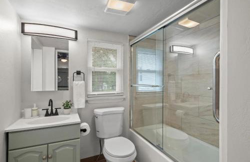 Bloomfield, Pittsburgh Bright and Spacious TWO Bedroom Apt with Free Parking - Foto 18