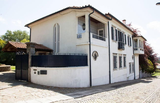 Captivating 6-bed House in Grijó - Foto 1