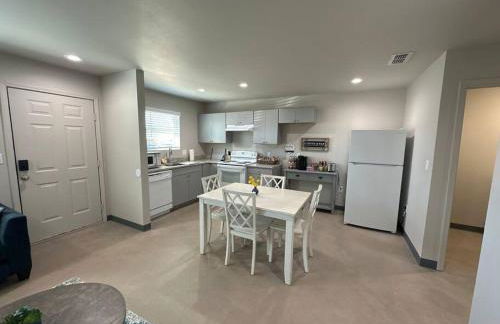 Brand New! Charming and Cozy Too - Foto 7