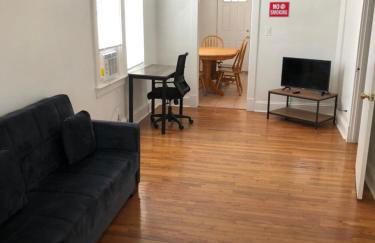 Private 2 bedroom and 1 bathroom house in a quiet area and convenient to NYC bus and train, MetLife Stadium FIFA World Cup 35 minutes away - Foto 1