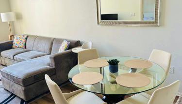 Spacious,2Queen beds, free parking, pool&gym and central location - Foto 3