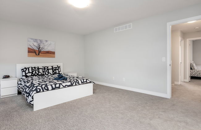 Luxury Entire house mins Niagara falls & Brock uni - Photo 3