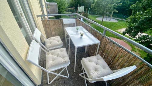 Stilvolles Apartment mit Balkon, Küche & Parkplatz - Waldstetten Zentrum - Foto 4