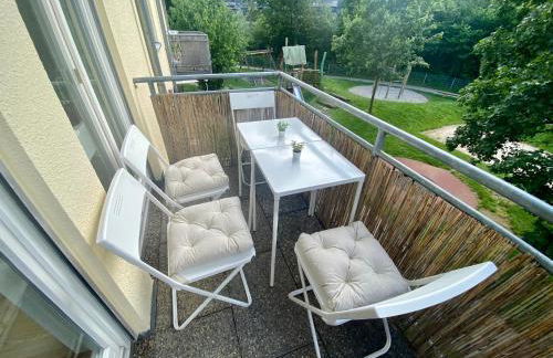 Stilvolles Apartment mit Balkon, Küche & Parkplatz - Waldstetten Zentrum - Foto 4