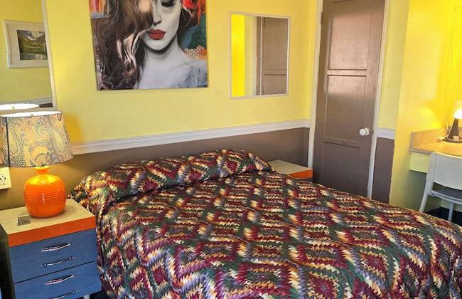 The New Star Motel with Studio-Kitchens: 1950s Extended-Stay Lodging and Retreat Center - Photo 31