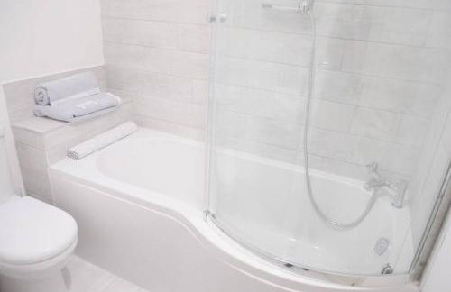 The Croft a lovely town house in the centre of Holt with free PARKING for two cars - Photo 12