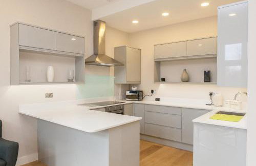 Beautiful 2 bed terrace flat close to Greenwich - Pass the Keys - Photo 20