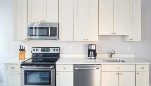 Bright FIDI 1 Bedroom Centrally Located - Photo 5
