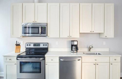 Bright FIDI 1 Bedroom Centrally Located - Photo 5