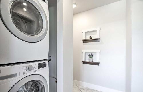 Mendenhall Valley Escape with Furnished Deck! - Foto 28