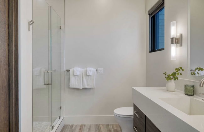 Reflection by Avantstay Sleeps 18 + Lake Views Hot Tub + Game Room - Foto 33