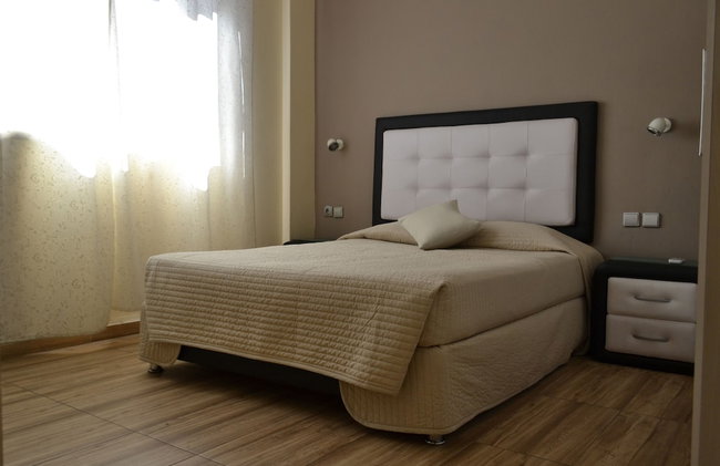 Almendares , Knocking on Cuba - Photo 1