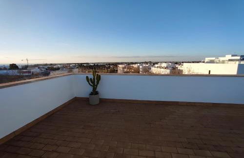 Apartamentovistasconil, ático con piscina, jardín, pista de pádel y solárium - Foto 3