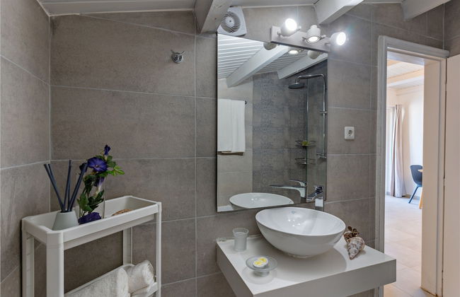 Castello Apartments - Photo 67