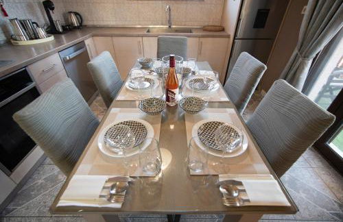 Sunrise Suite Olympiada - Luxury Beachfront Escape - Photo 9