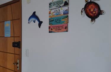 Apto aconchegante beira mar com ar no quarto - Foto 12